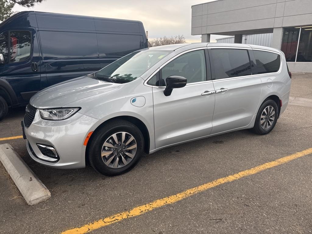 used 2024 Chrysler Pacifica Hybrid car, priced at $32,574
