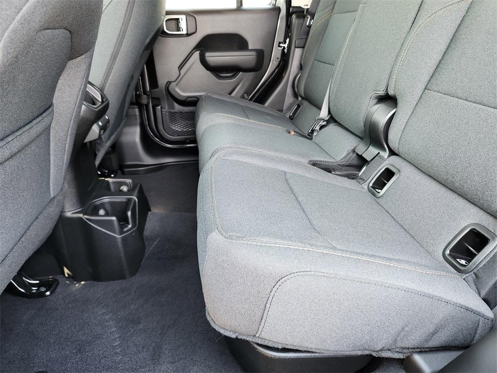 new 2025 Jeep Gladiator car, priced at $45,567