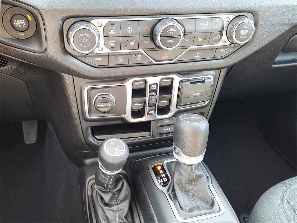 new 2025 Jeep Gladiator car, priced at $45,567