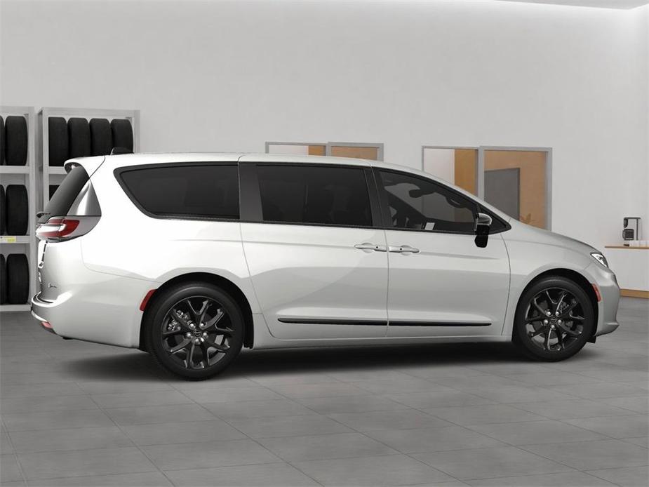 new 2024 Chrysler Pacifica Hybrid car, priced at $55,321
