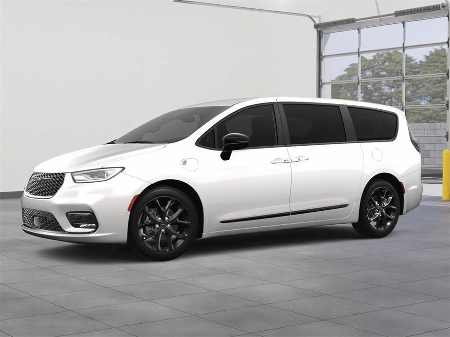 new 2024 Chrysler Pacifica Hybrid car, priced at $55,321