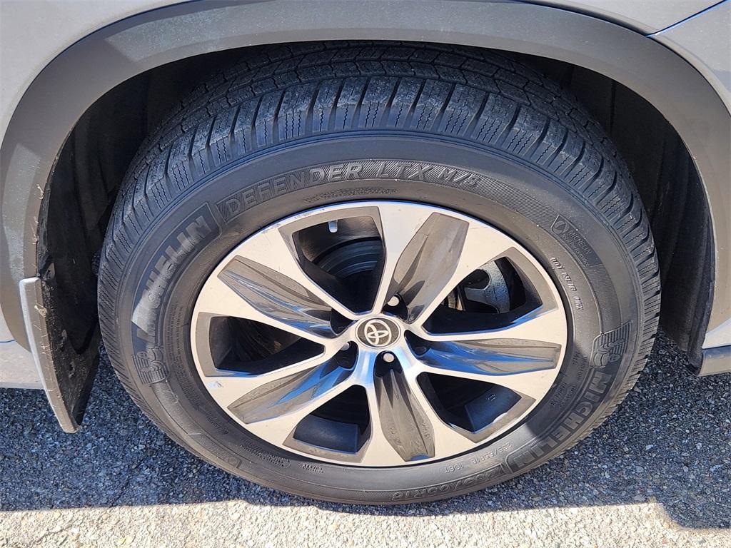 used 2020 Toyota Highlander car, priced at $31,038