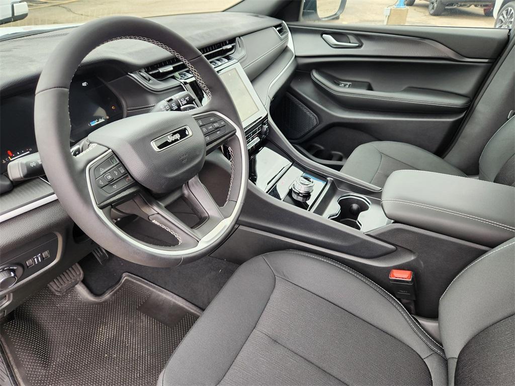 new 2025 Jeep Grand Cherokee car, priced at $40,520