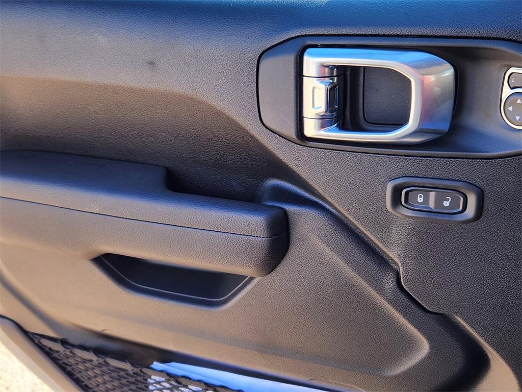 new 2025 Jeep Gladiator car, priced at $52,044