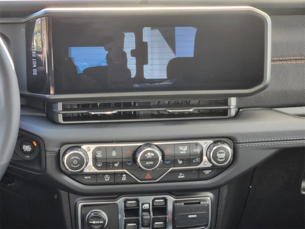 new 2025 Jeep Gladiator car, priced at $52,044