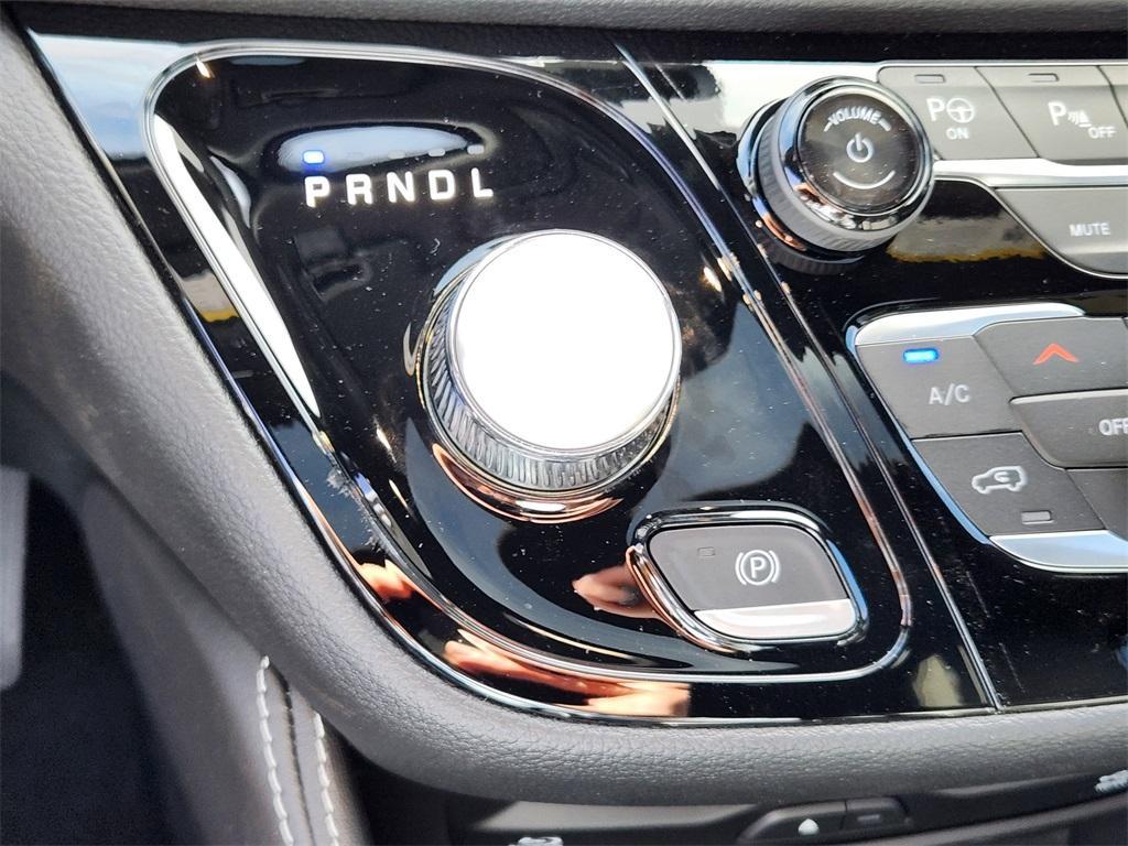 new 2025 Chrysler Pacifica car, priced at $52,817