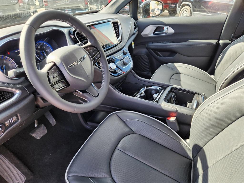 new 2025 Chrysler Pacifica car, priced at $52,817
