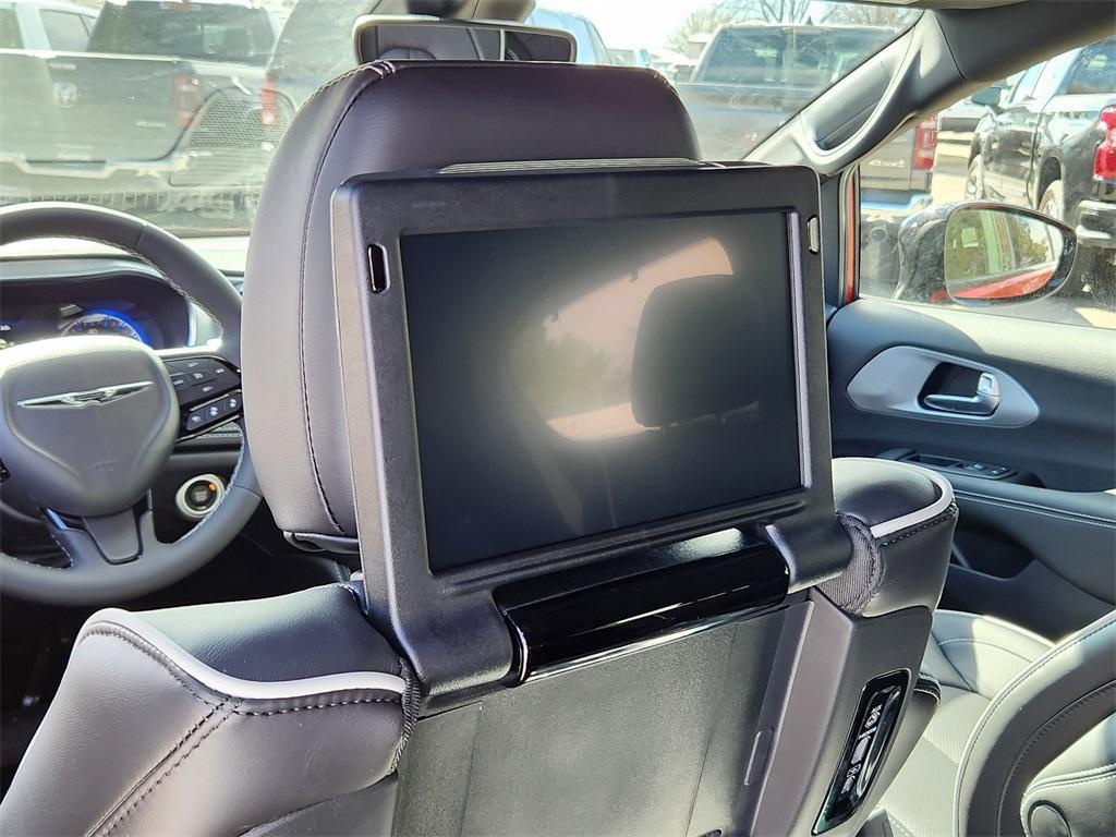 new 2025 Chrysler Pacifica car, priced at $52,817