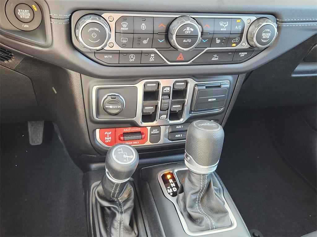 new 2025 Jeep Gladiator car, priced at $50,213