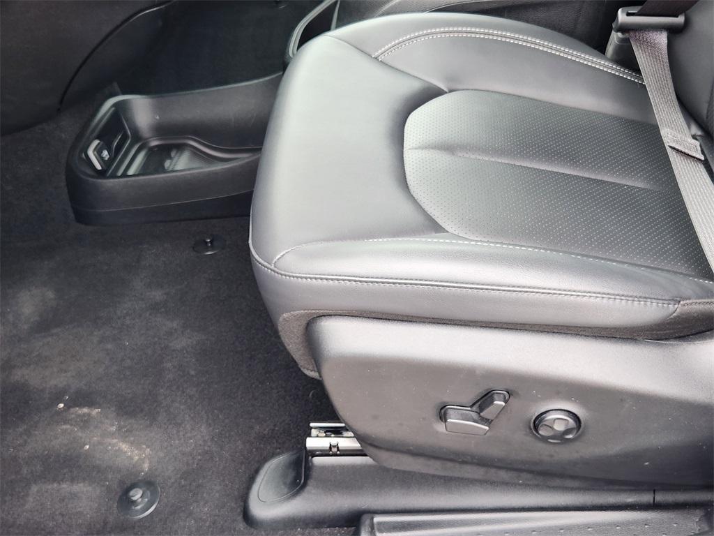 new 2024 Chrysler Pacifica car, priced at $46,552