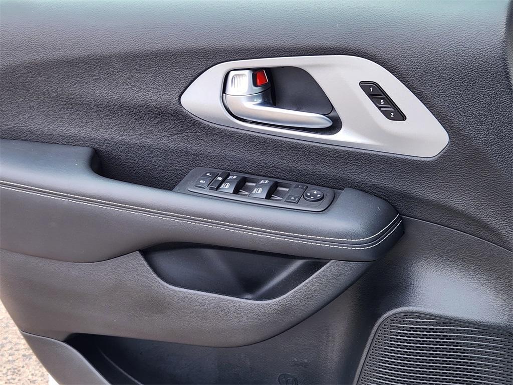 new 2024 Chrysler Pacifica car, priced at $46,552