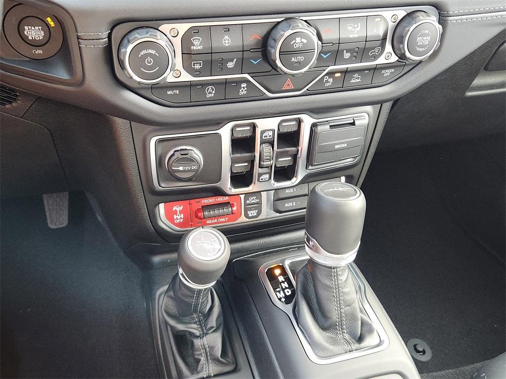 new 2025 Jeep Gladiator car, priced at $53,427