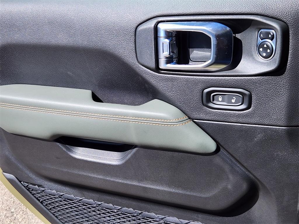 new 2025 Jeep Gladiator car, priced at $49,900