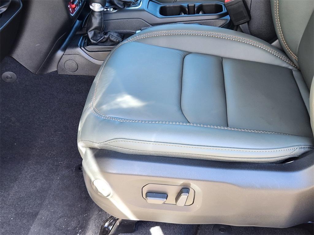 new 2025 Jeep Gladiator car, priced at $49,900