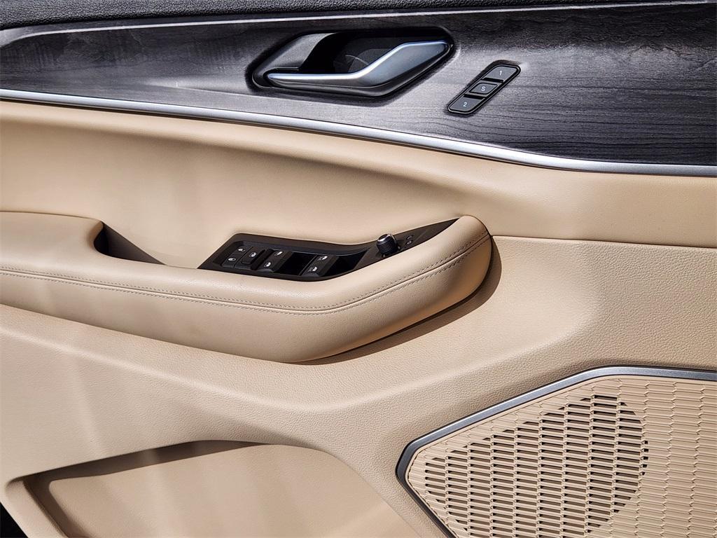 used 2025 Jeep Grand Cherokee L car, priced at $42,960