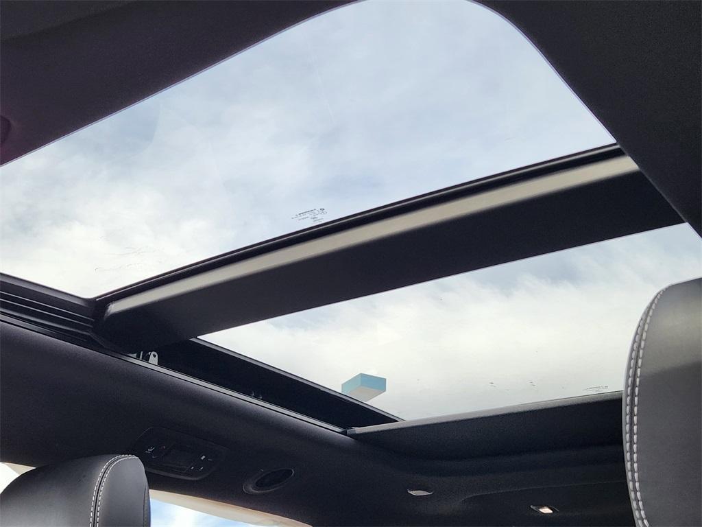 new 2026 Chrysler Pacifica car, priced at $53,822