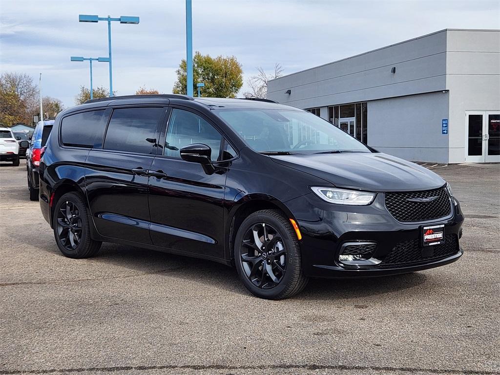 new 2026 Chrysler Pacifica car, priced at $53,822