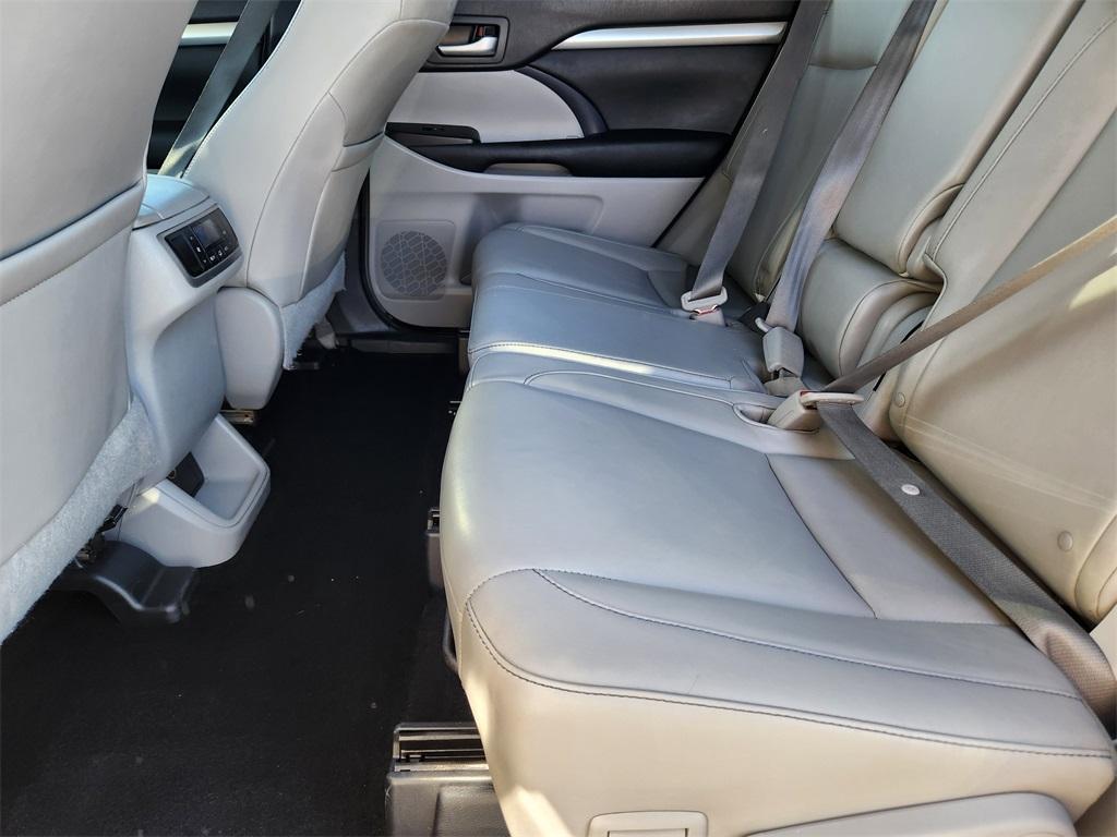 used 2015 Toyota Highlander car, priced at $16,782