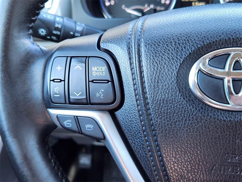 used 2015 Toyota Highlander car, priced at $16,782