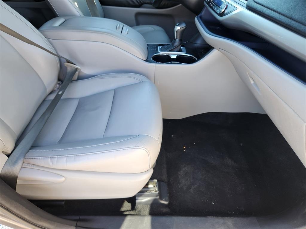 used 2015 Toyota Highlander car, priced at $16,782