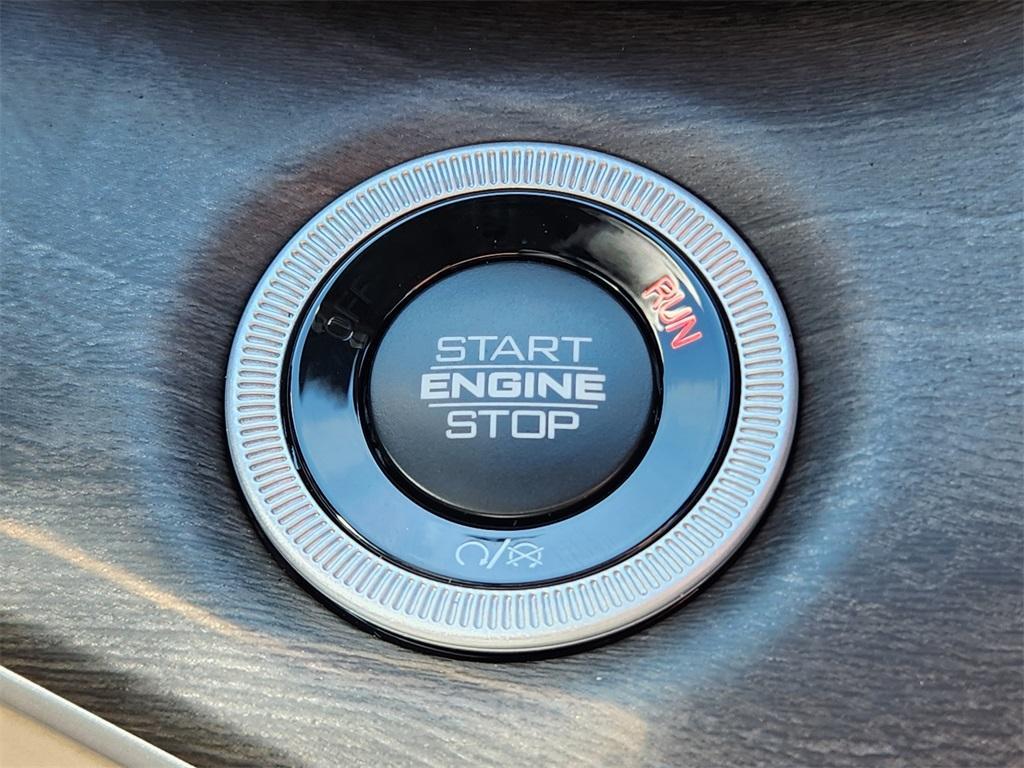 new 2025 Jeep Grand Cherokee car, priced at $42,480