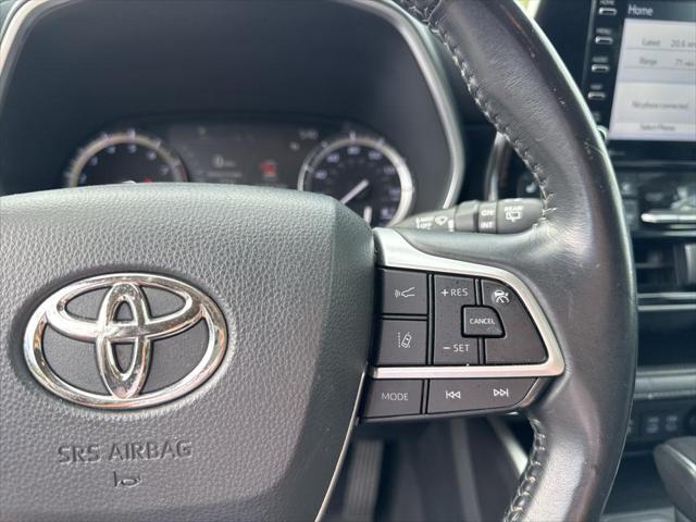 used 2022 Toyota Highlander car, priced at $32,987