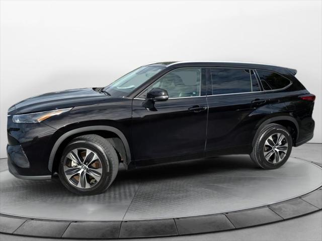 used 2022 Toyota Highlander car, priced at $32,987