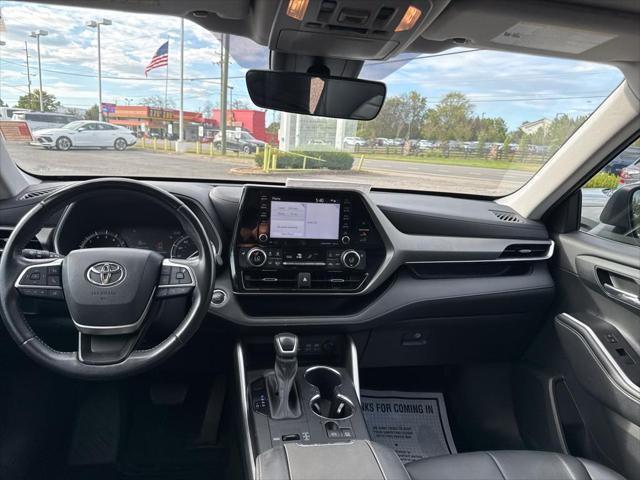 used 2022 Toyota Highlander car, priced at $32,987