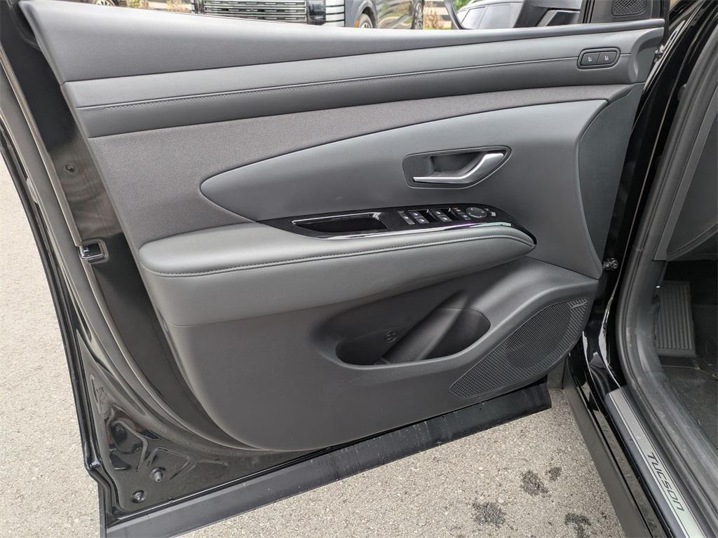 new 2025 Hyundai TUCSON Hybrid car, priced at $38,672