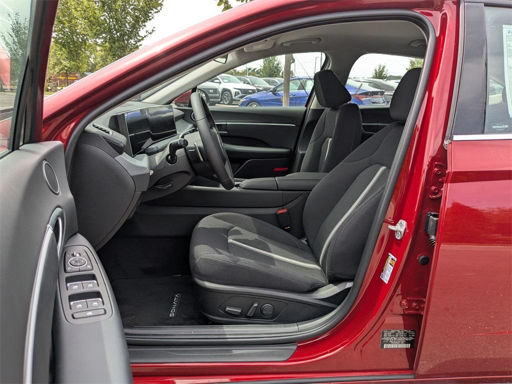 new 2025 Hyundai Sonata Hybrid car, priced at $28,370