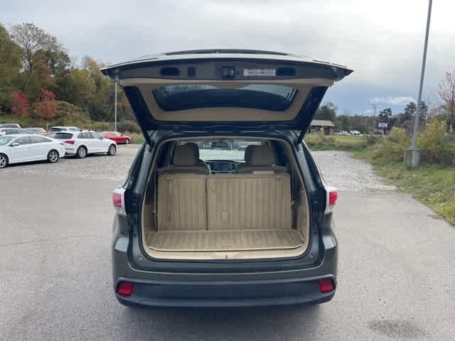 used 2015 Toyota Highlander car, priced at $16,768