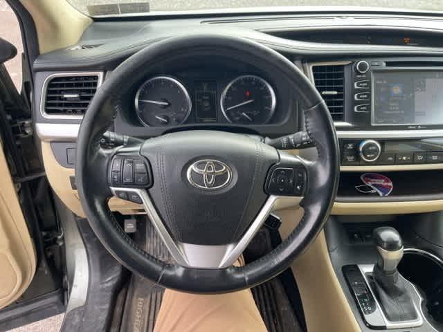 used 2015 Toyota Highlander car, priced at $16,768