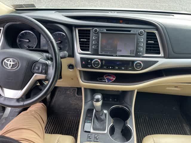 used 2015 Toyota Highlander car, priced at $16,768