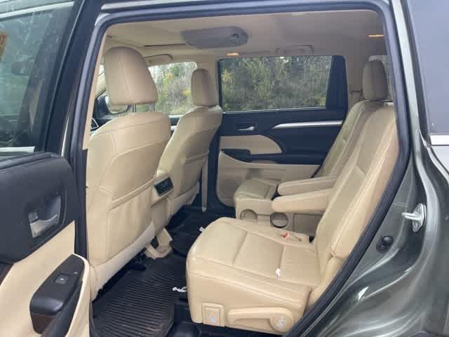 used 2015 Toyota Highlander car, priced at $16,768