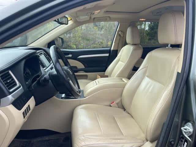 used 2015 Toyota Highlander car, priced at $16,768
