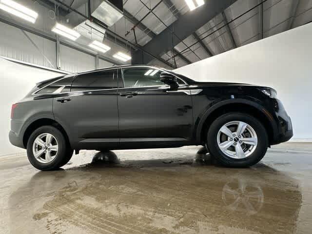 used 2022 Kia Sorento car, priced at $21,889