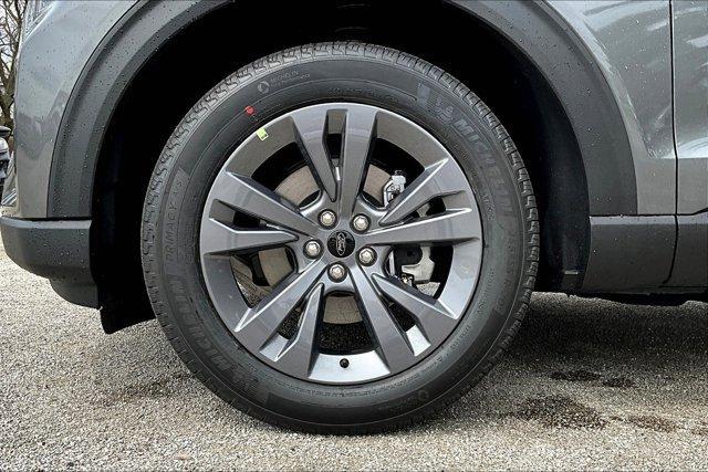new 2025 Ford Explorer car, priced at $44,703