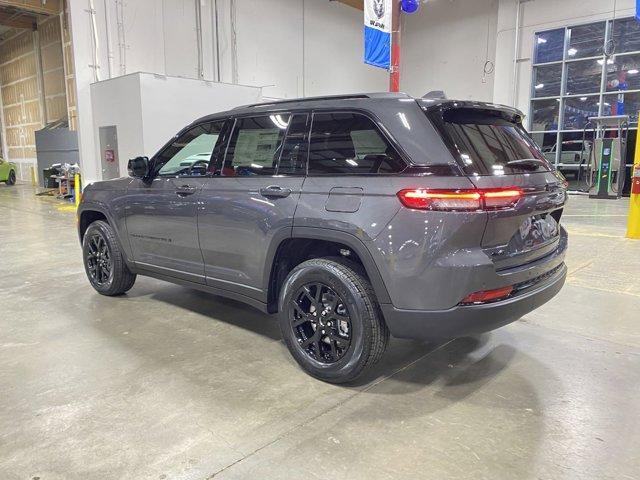 new 2025 Jeep Grand Cherokee car, priced at $41,995