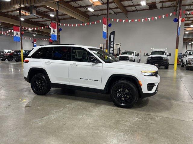 new 2025 Jeep Grand Cherokee car, priced at $39,995