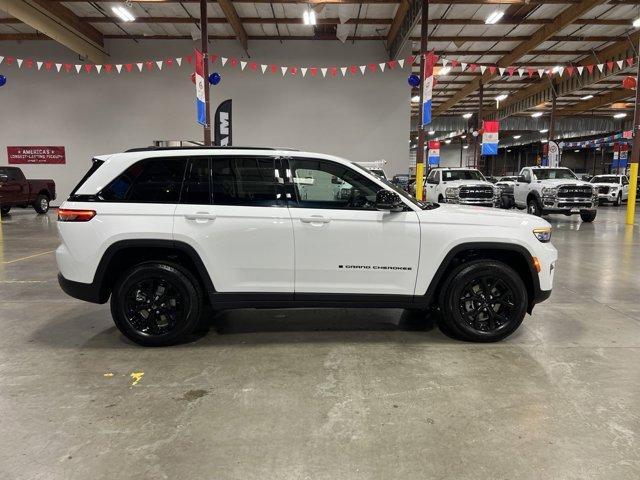 new 2025 Jeep Grand Cherokee car, priced at $39,995