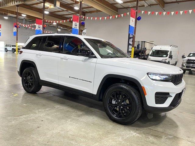 new 2024 Jeep Grand Cherokee car, priced at $39,995