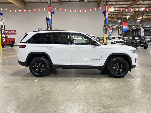 new 2024 Jeep Grand Cherokee car, priced at $39,995