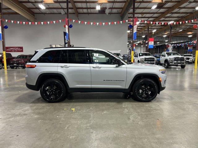 new 2025 Jeep Grand Cherokee car, priced at $44,995