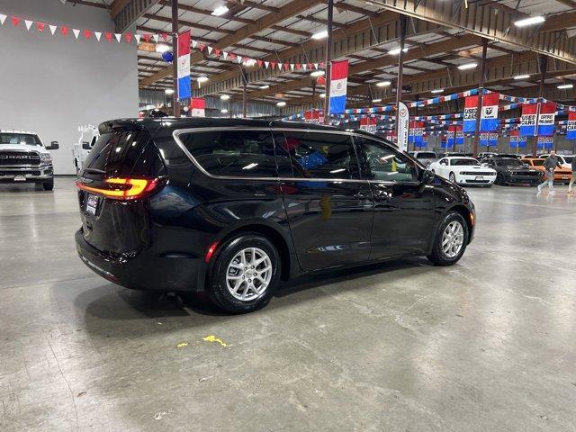 new 2025 Chrysler Pacifica car, priced at $39,995