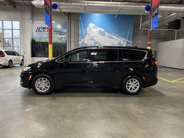 new 2025 Chrysler Pacifica car, priced at $39,995