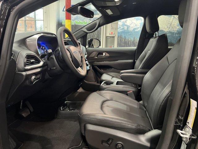 new 2025 Chrysler Pacifica car, priced at $39,995