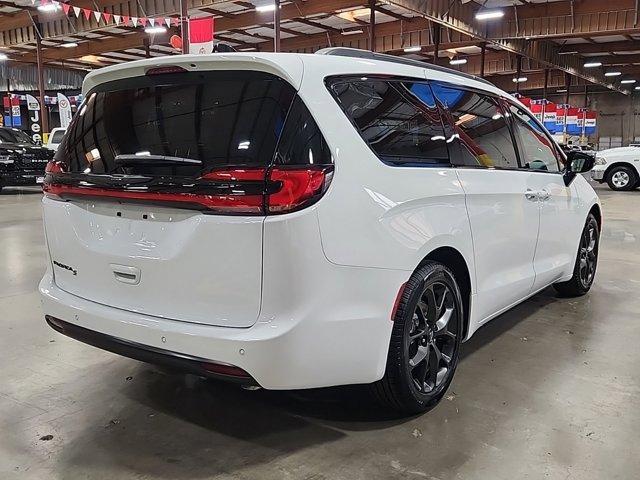 new 2024 Chrysler Pacifica car, priced at $43,900
