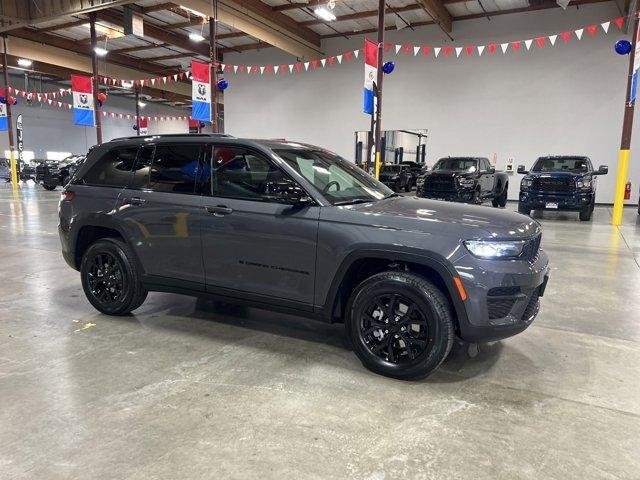 new 2025 Jeep Grand Cherokee car, priced at $39,995