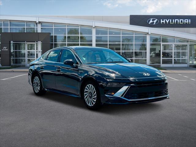 new 2025 Hyundai Sonata Hybrid car, priced at $32,392