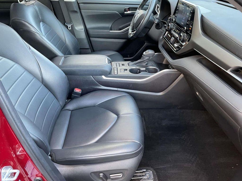 used 2021 Toyota Highlander car, priced at $31,998